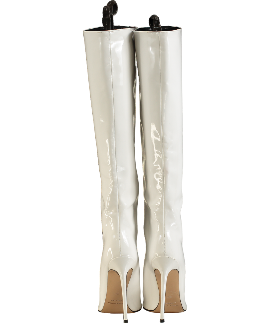 Identita Karen White Patent UK 4 EU 37 👠