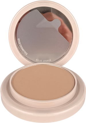 Kylie By Kylie Jenner Natural Blur Powder Foundation 2c 10g