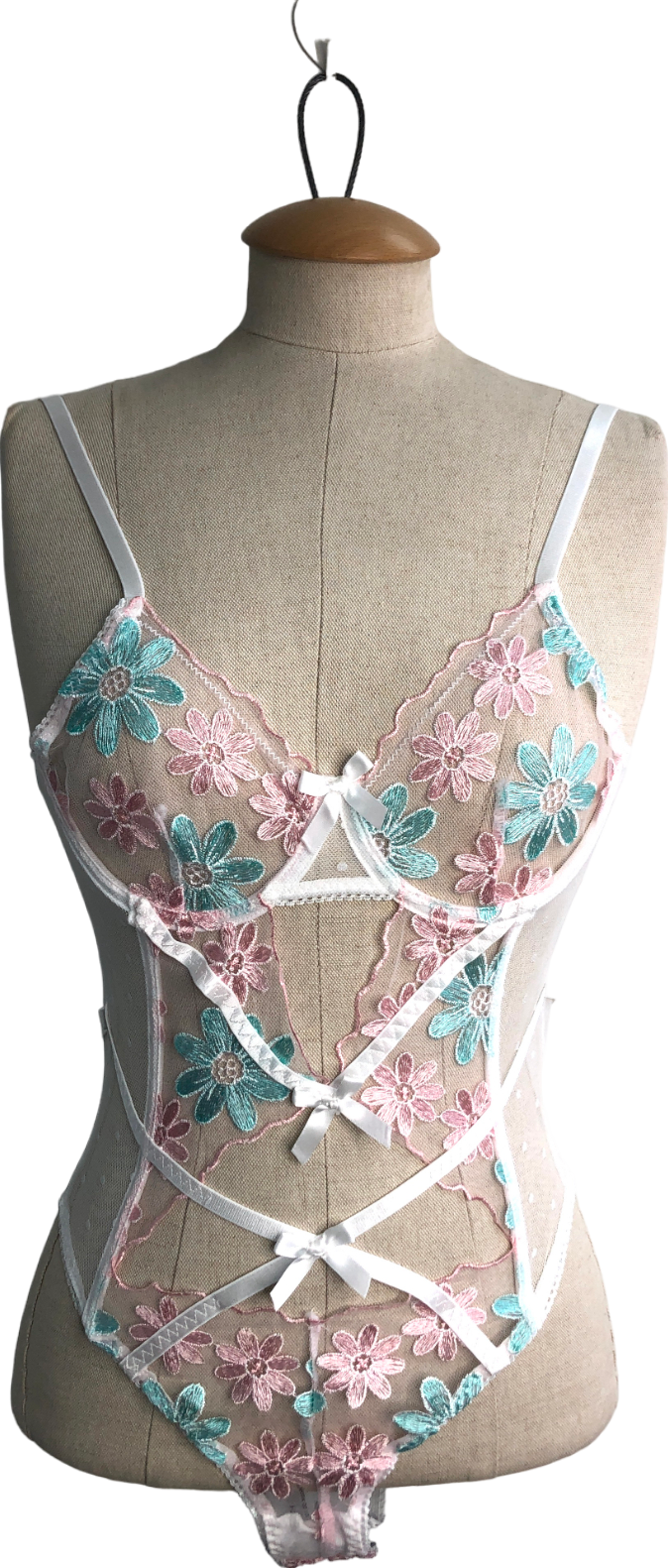 Nasty Gal White Floral Embroidered Scallop Bow Trim Cut Out Lingerie Bodysuit UK 8