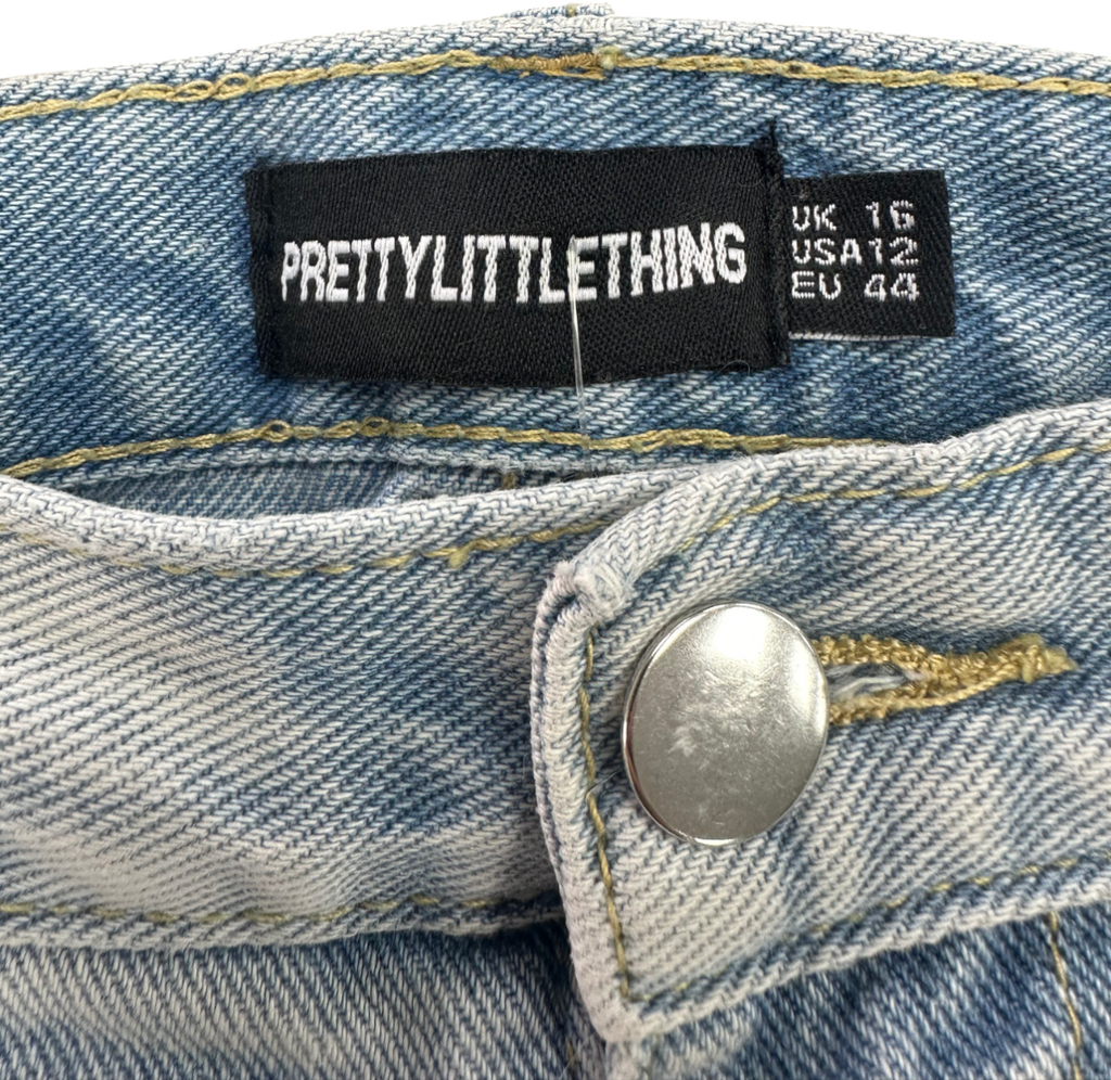 PrettyLittleThing Light Blue Wash Denim Raw Hem Hot Pants UK 16