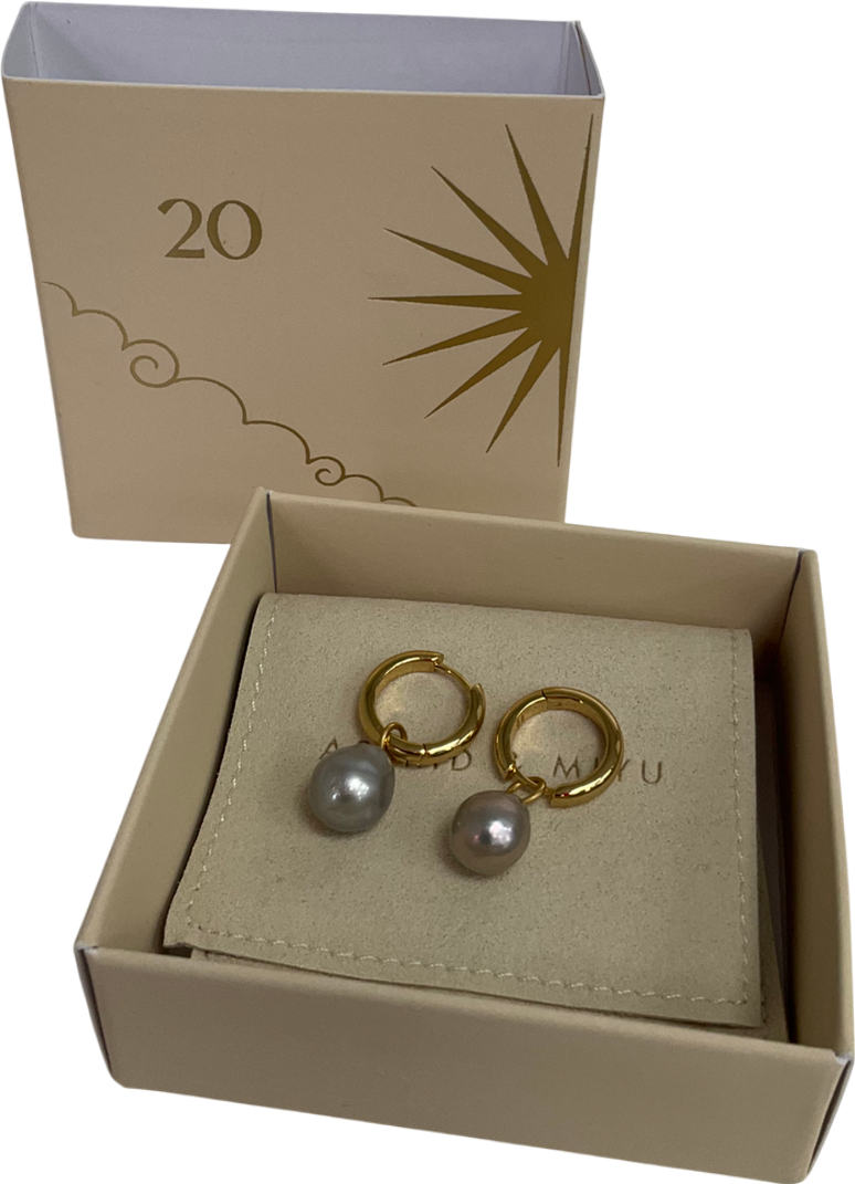 Astrid & Miyu Gold Tranquility Pearl Charm Hoops In Gold One Size