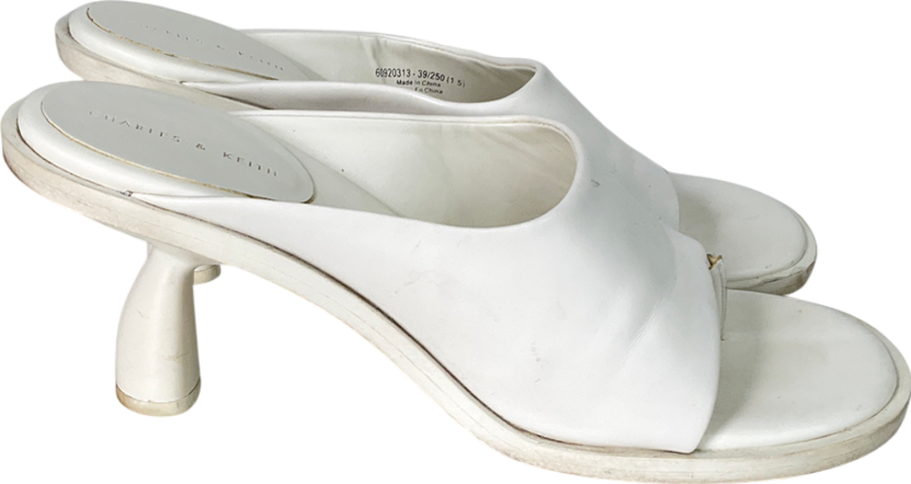 Charles & Keith White Alma Thong Mules UK 6 EU 39 👠