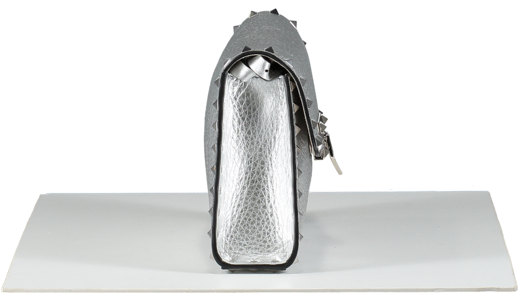 Valentino Garavani Metallic pebbled leather Rockstud Flip Lock Flap Bag Silver