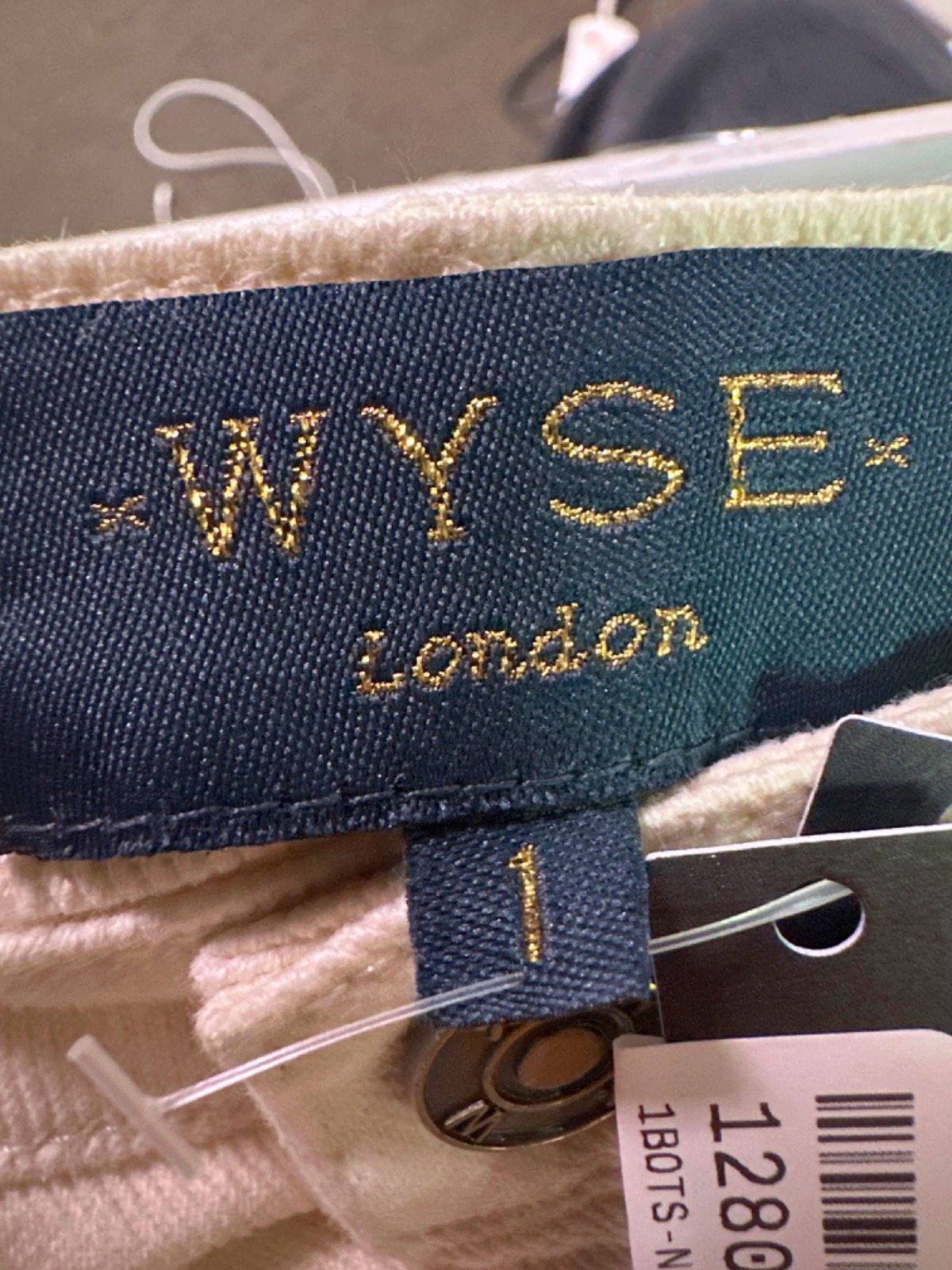 WYSE LONDON Ivory Ruby Scalloped Shorts UK 8