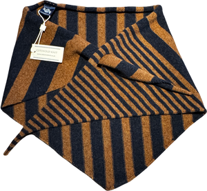 COTSWOLD KNIT Camel / Navy Blue Notgrove Neckerchief – Suede One Size