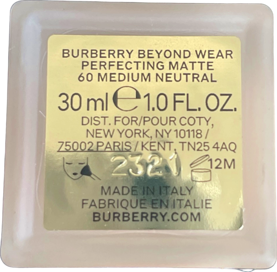 Burberry Beyond Wear Perfecting Matte foundation 60 Medium Neutral 30 ml