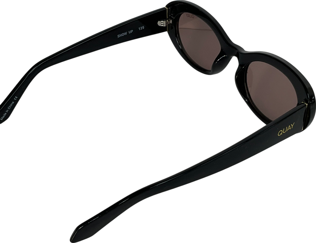 QUAY Show Up Round Sunglasses In Case