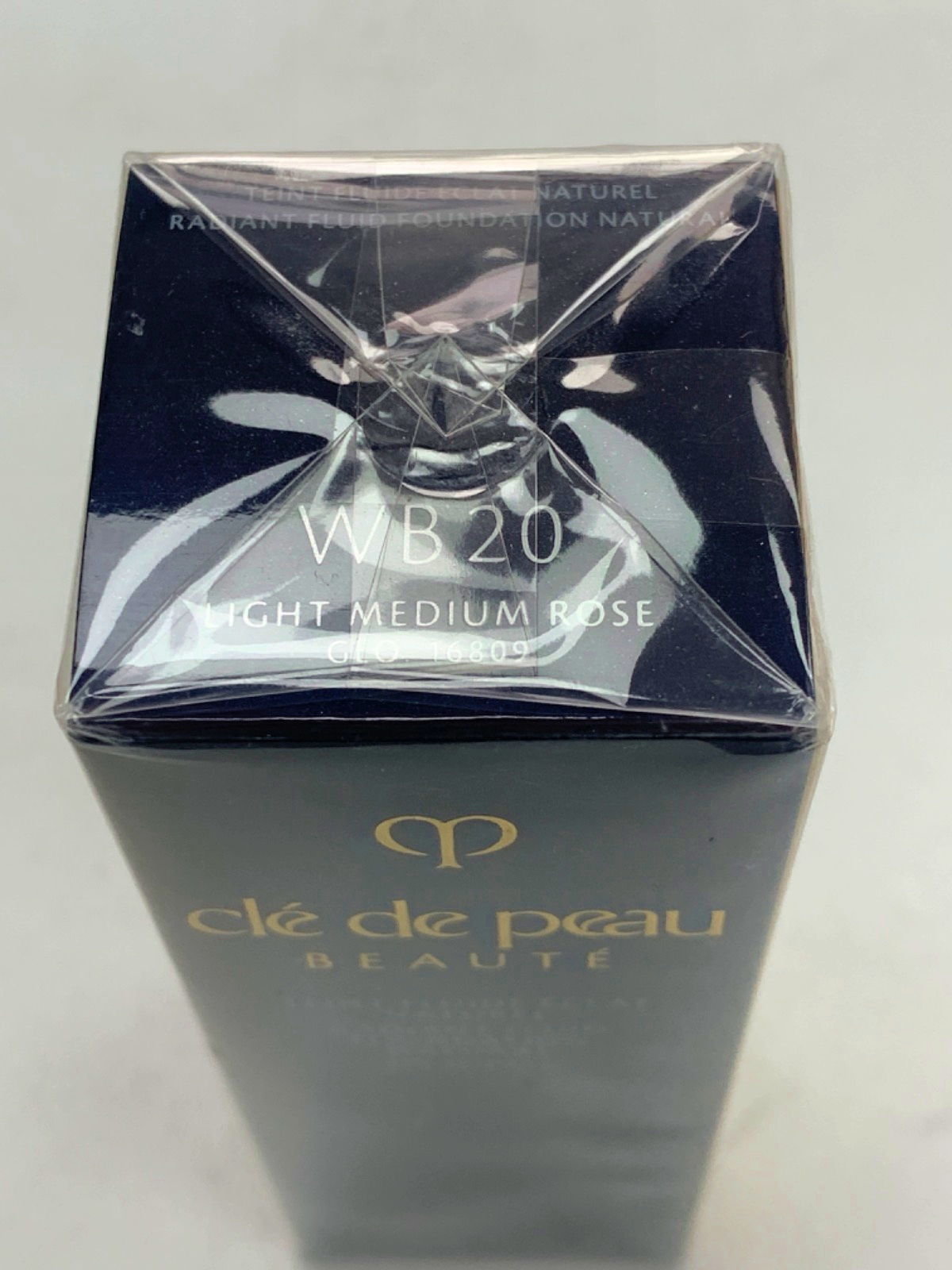 Clé de Peau Radiant Fluid Foundation Natural Light Medium Rose 35ml