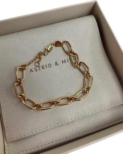 Astrid & Miyu Bold Link Chain Bracelet In Gold One Size