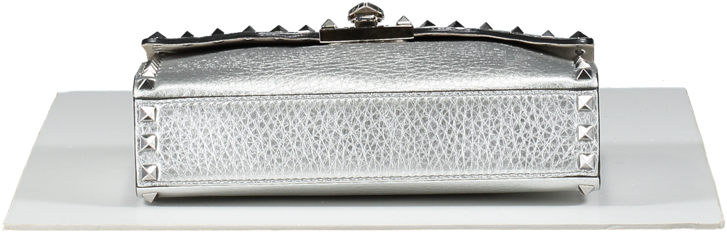 Valentino Garavani Metallic pebbled leather Rockstud Flip Lock Flap Bag Silver