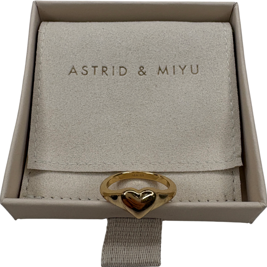 Astrid & Miyu Heart Signet Ring In 18k Gold