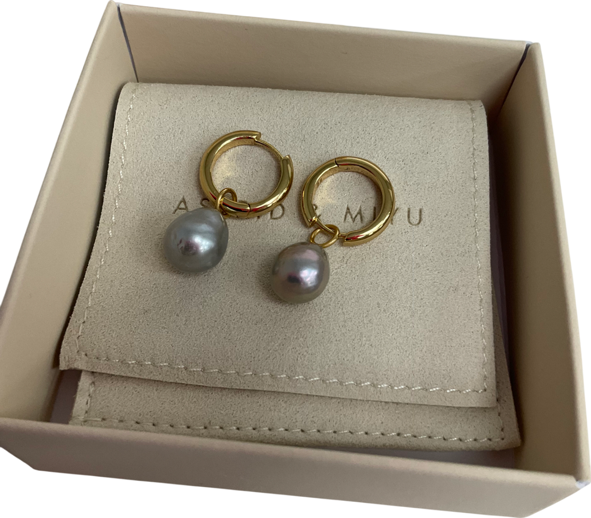 Astrid & Miyu Gold Tranquility Pearl Charm Hoops In Gold One Size