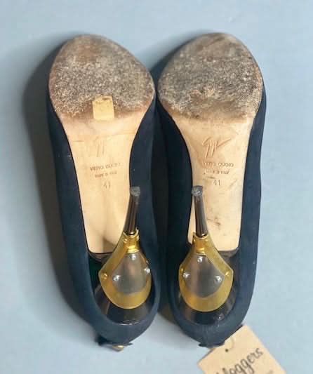 GIUSEPPE ZANOTTI BLACK HARDWARE DETAIL HEELS UK 8