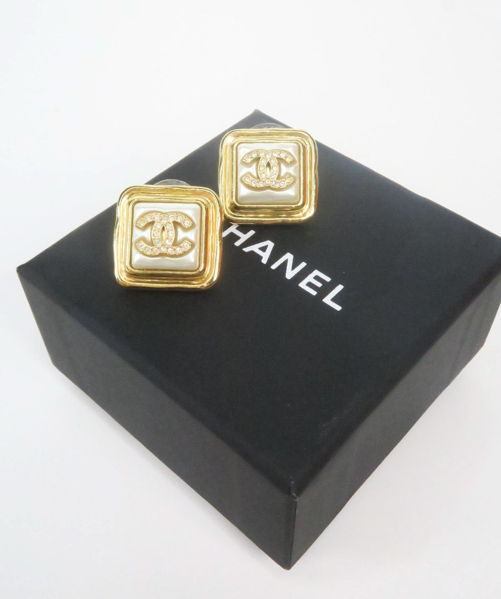 Chanel Metallic White/gold Mother Of Pearl Diamante Cc Earrings One Size