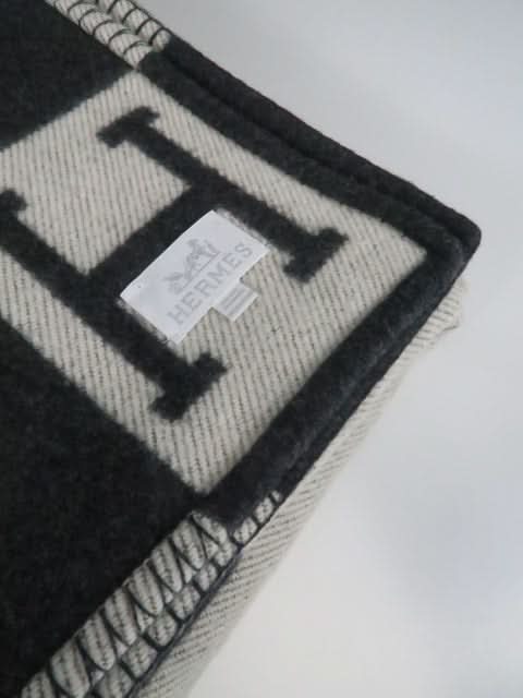Hermès Écru / Gris Grey Foncé Avalon Cashmere/Wool Throw Blanket