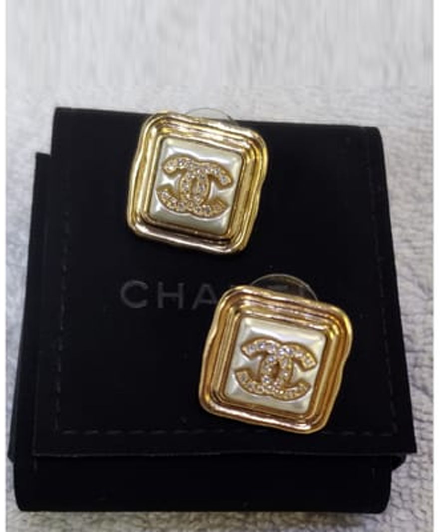 Chanel Metallic White/gold Mother Of Pearl Diamante Cc Earrings One Size